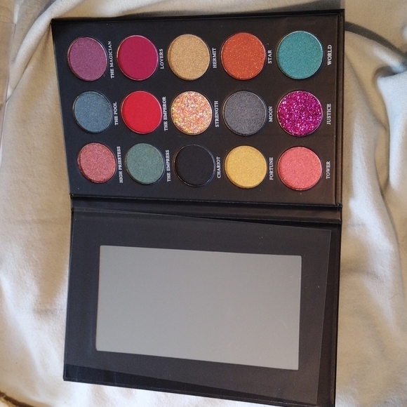 Peachy Queen Tarot The Sun Eyeshadow palette - Picture 3 of 4